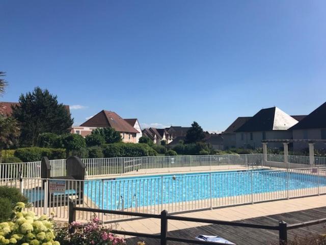 La Dunette Port Guillaume - Cabourg -Piscine Et Mer A Pied Dives-sur-Mer Exterior photo